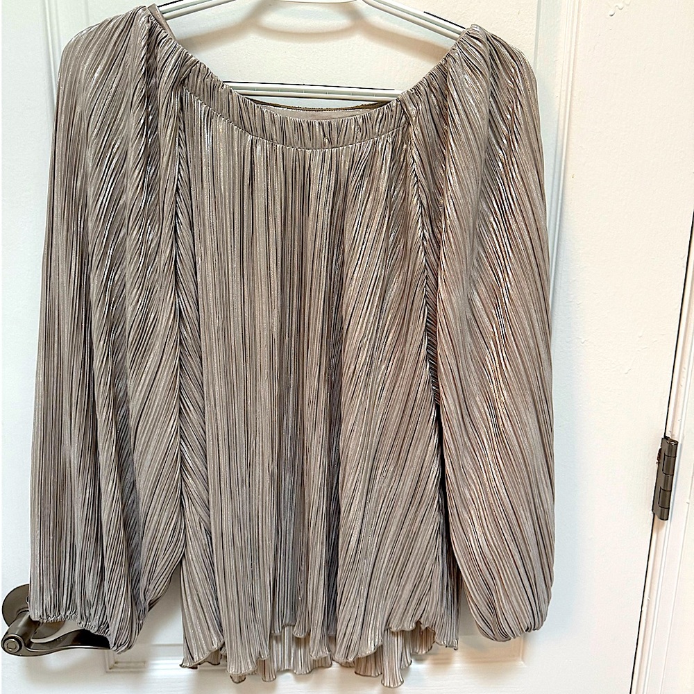 Chico’s Elegant Pleated Top, Champagne, Size XL, Wavy hem, Bracelet Sleeves